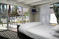Queen Standard Hotel Room